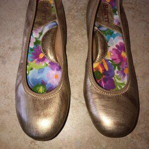 BORN Ballet Flats US 6 gold metallic  New w/out box 'Julianne' cushion insole